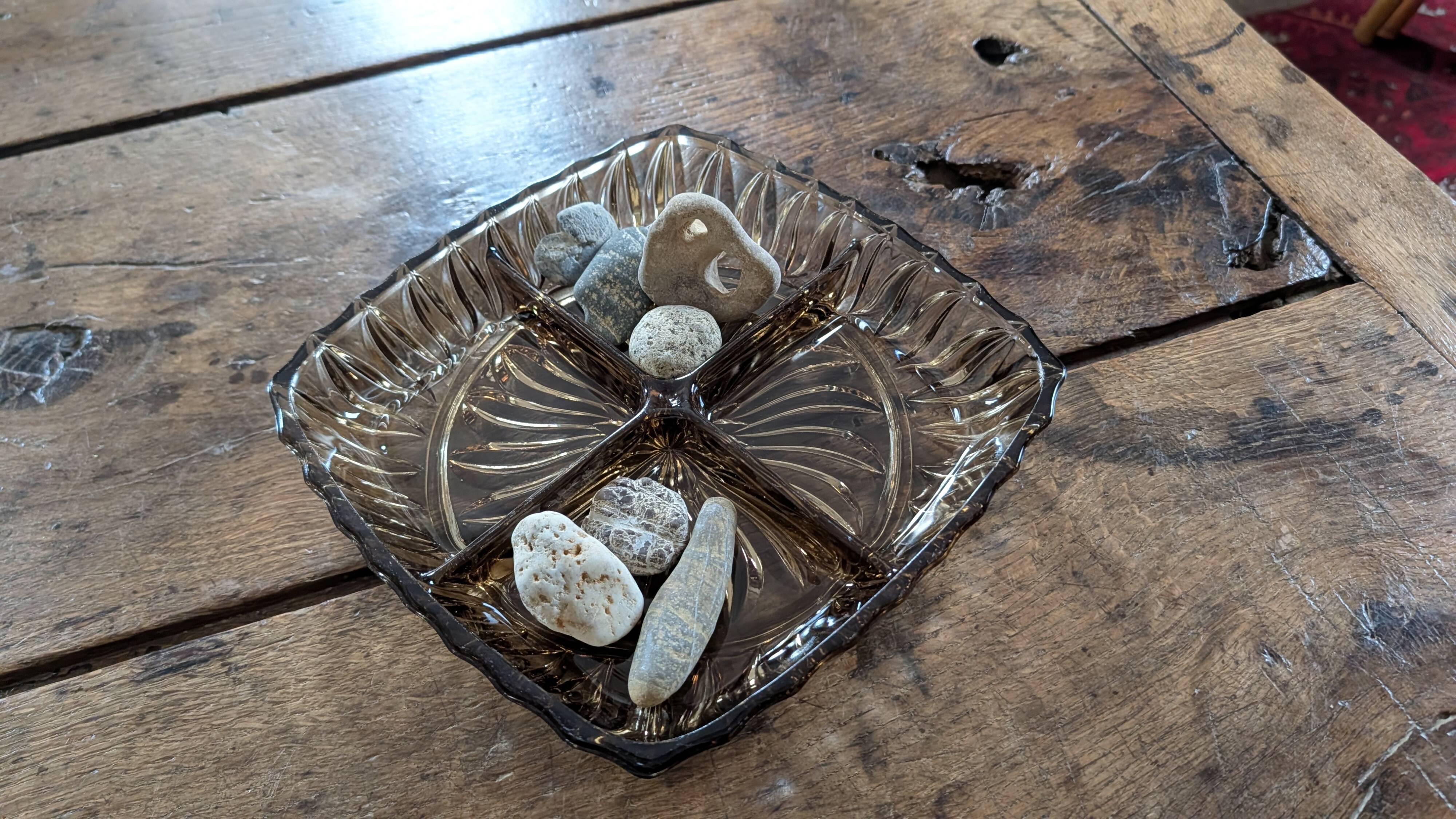Amber glass compartmentalised serving bowl