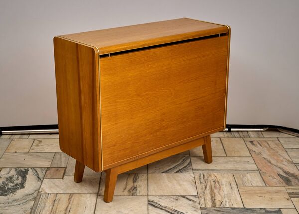 Armoire à literie vintage Jitona Tchécoslovaquie