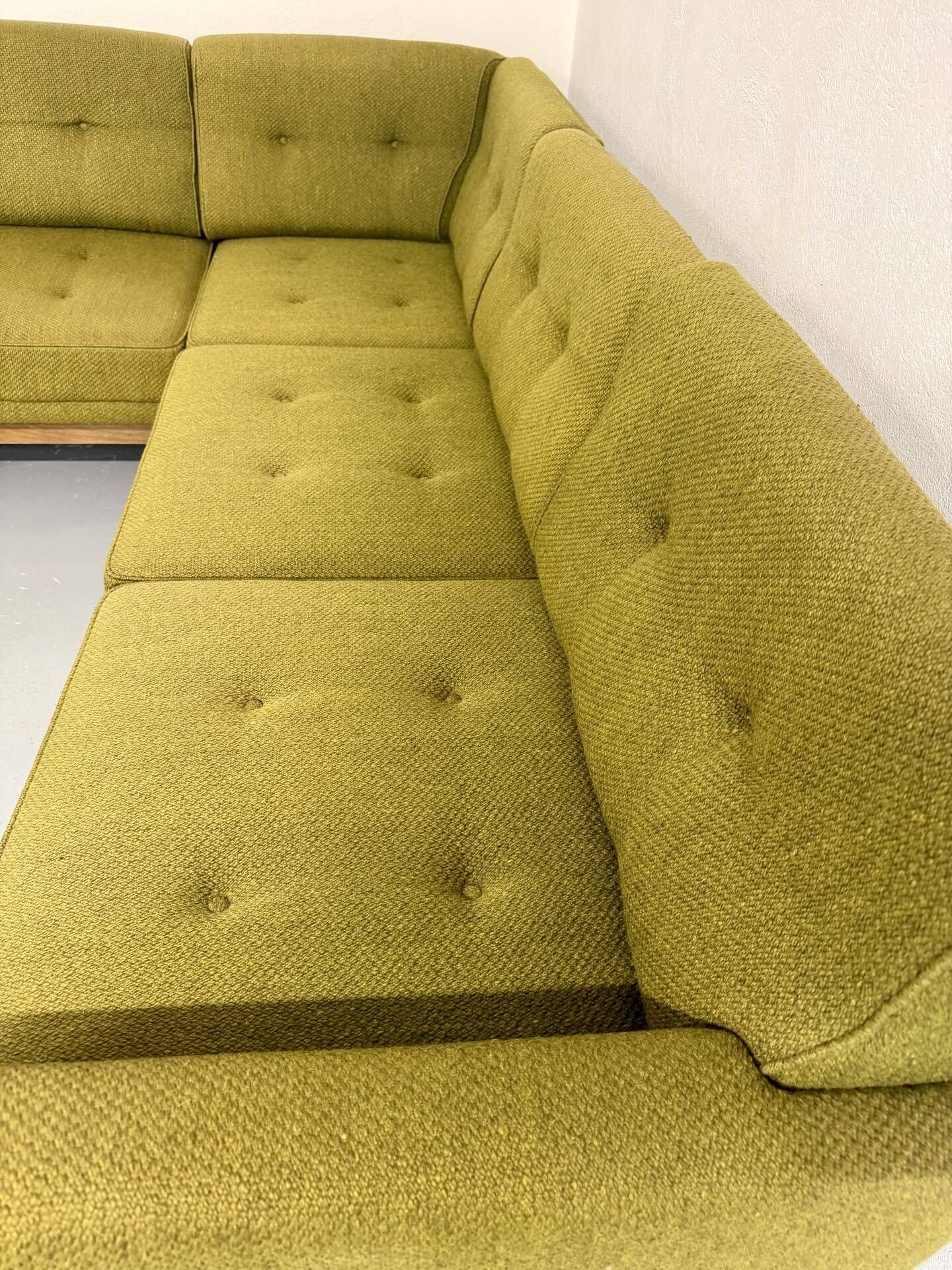 Ancien canapé d’angle modulable design scandinave en tissu vert 1960