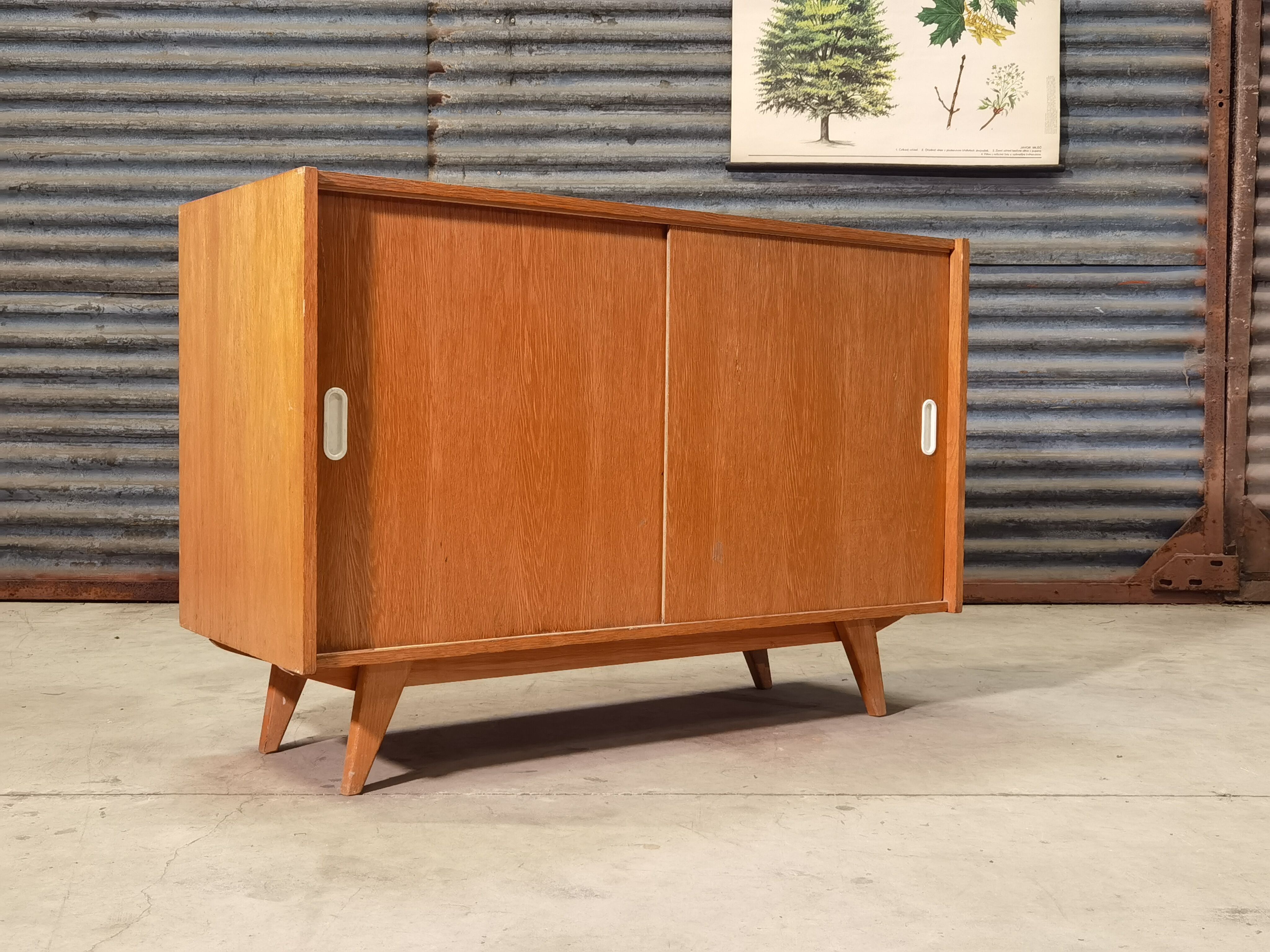 Buffet U-452 Jiri Jiroutek 1960 Interier Praha