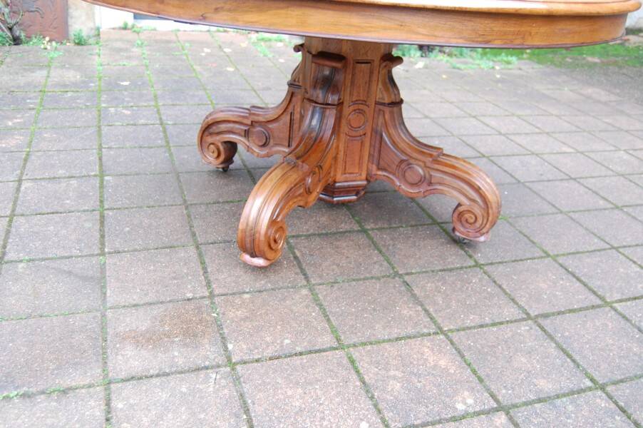Extensible Napoleon III table in walnut, late 19th century.
