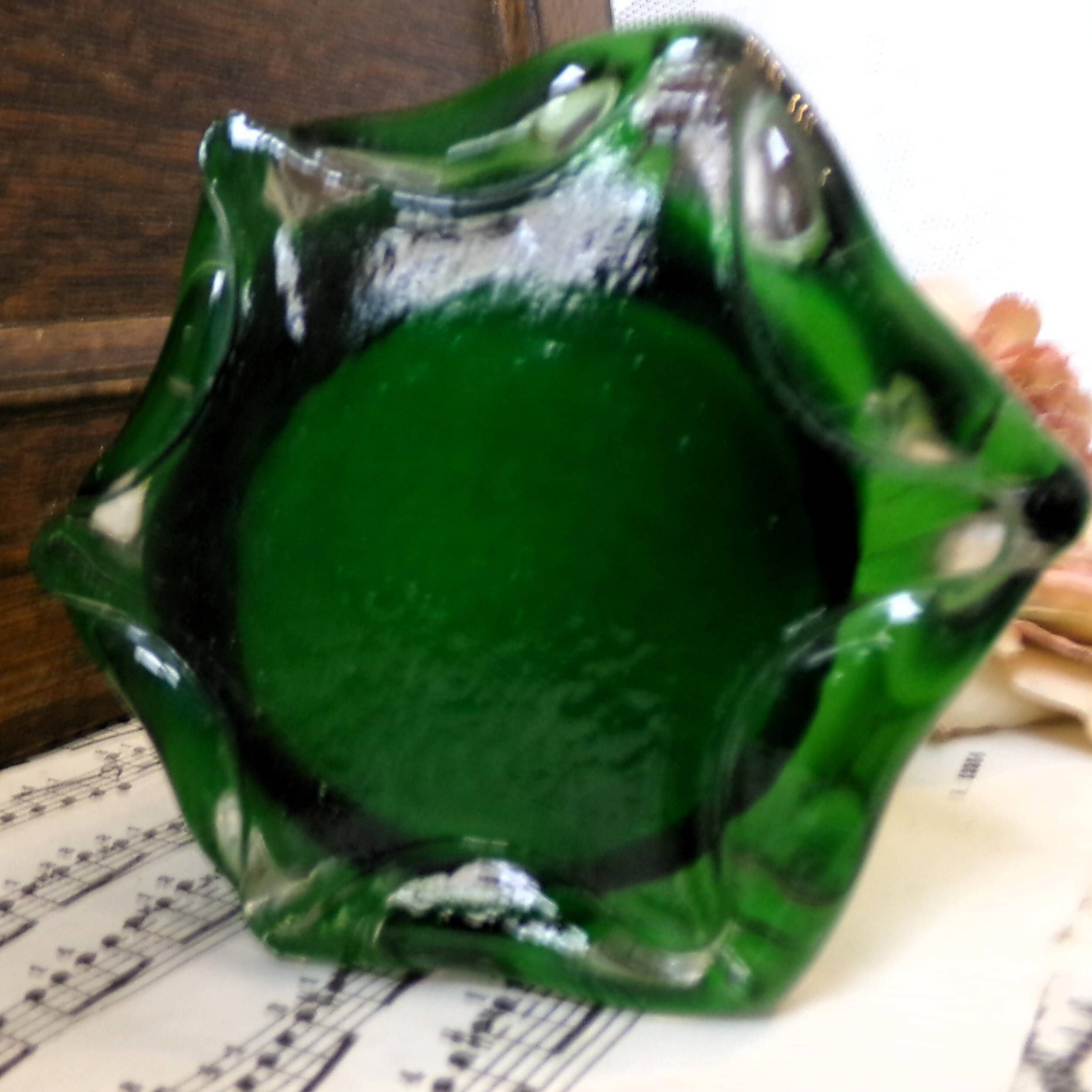 Vase solifleur en verre torsadé de Murano avec effet ombré vert à bleu pâle