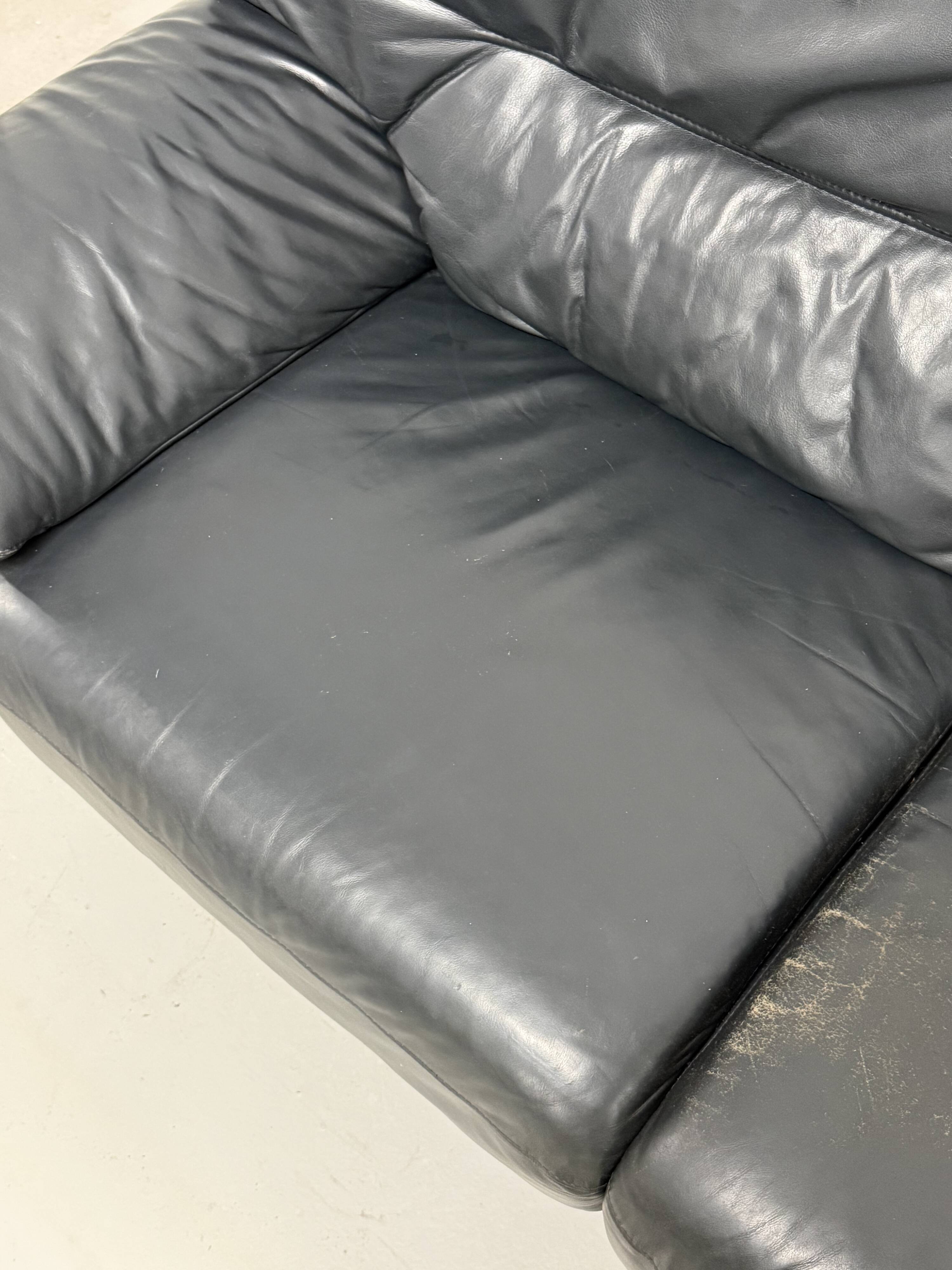 Anthracite grey leather sofa — Italian postmodern design