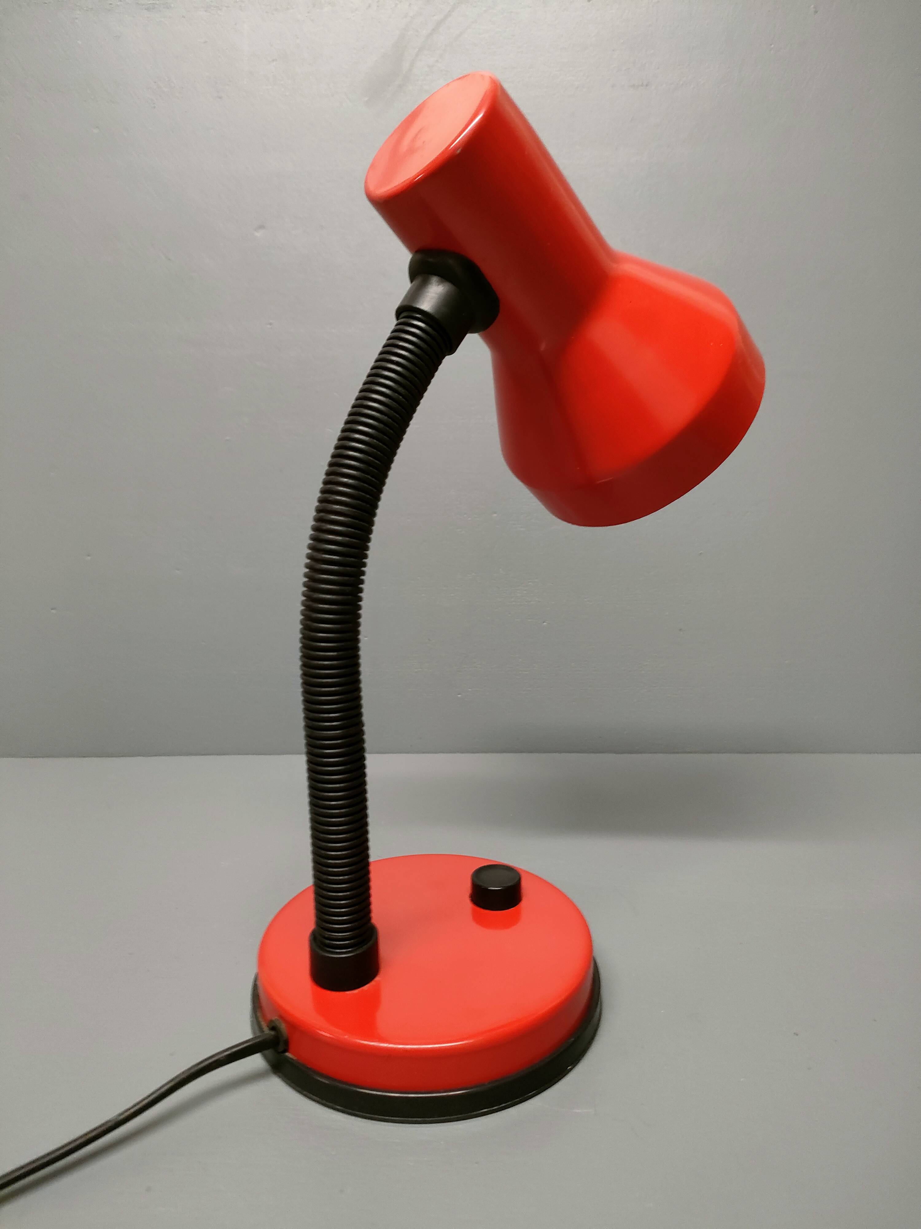Elite - industrial style desk lamp - red lacquered metal - netherlands - 90's