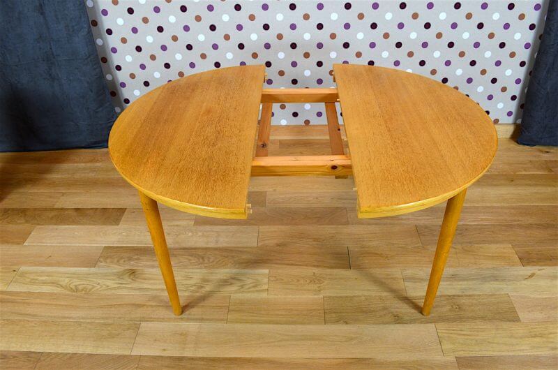 Scandinavian design round table in blond oak Farstrup vintage 1960
