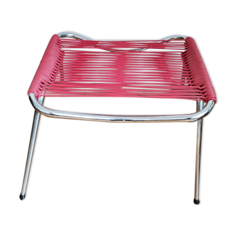 Red scoubidou foot rest