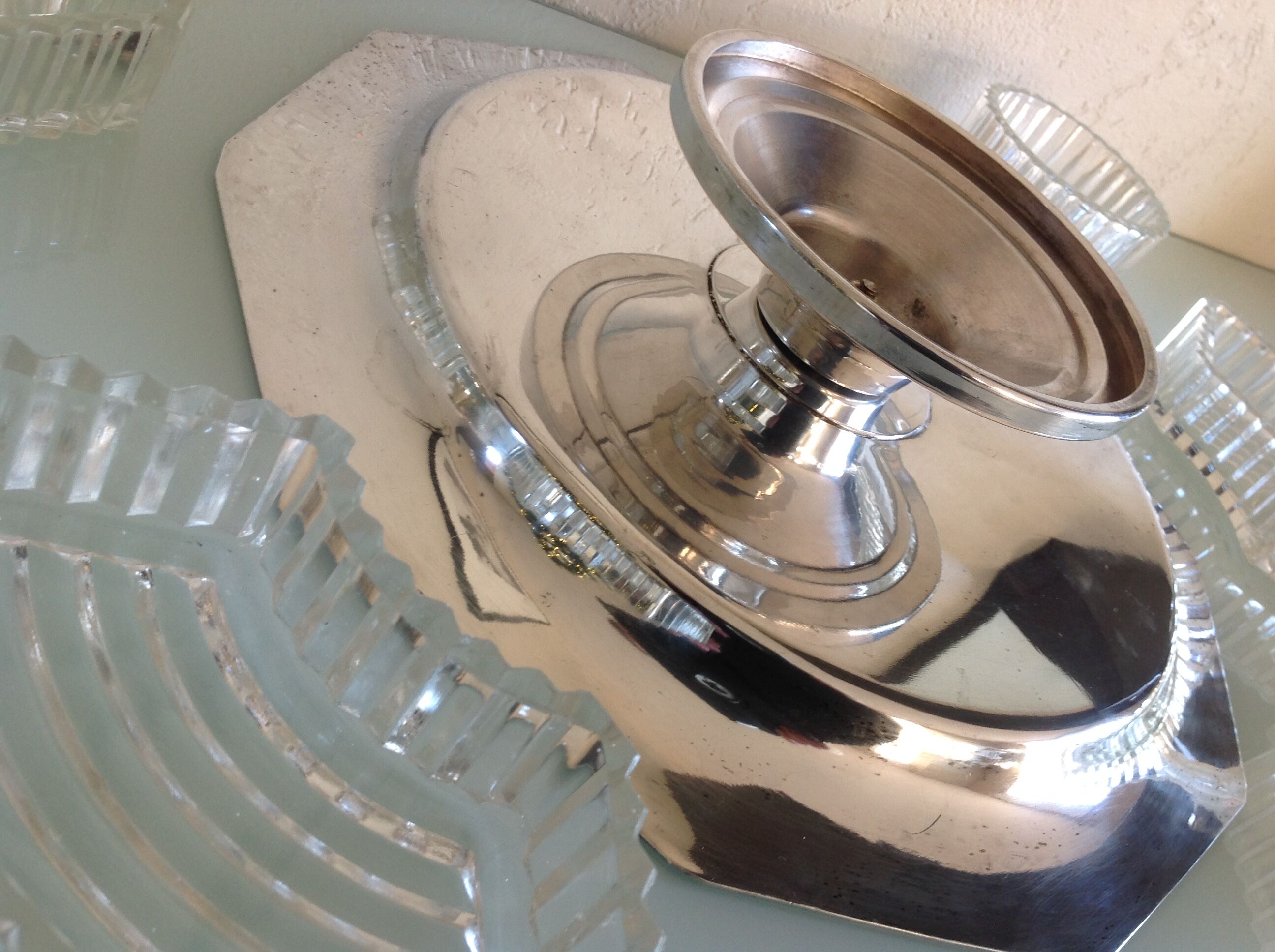 Servant of table on foot shower in silver metal art deco style