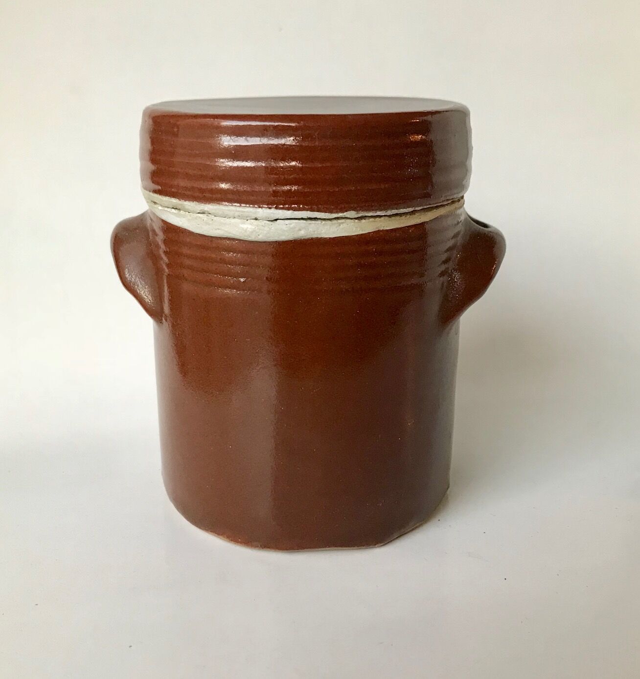 Small sandstone pot with lid