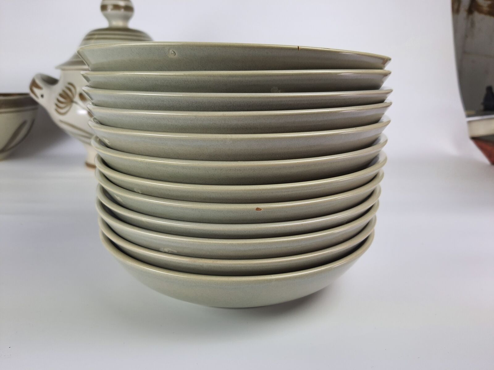 Longchamp 42-piece hand-painted dish service