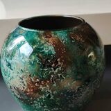 Large signed Line Lacquered Ball Vase. Made of églomisé glass. Dimensions: 18 x 16 cm