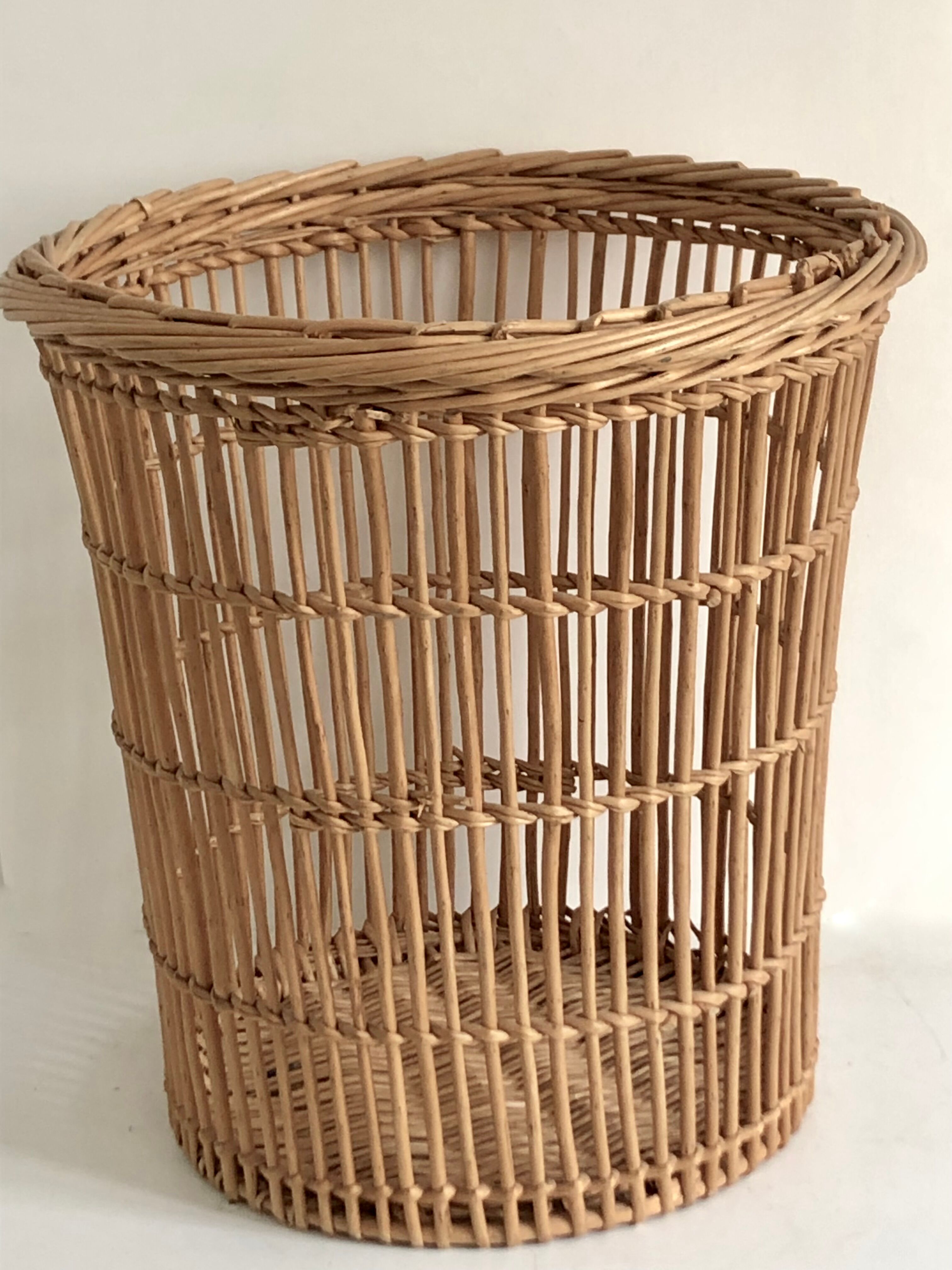 Corbeille ronde en osier tressé
