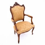 Une paire de fauteuils anciens, France, vers 1870.