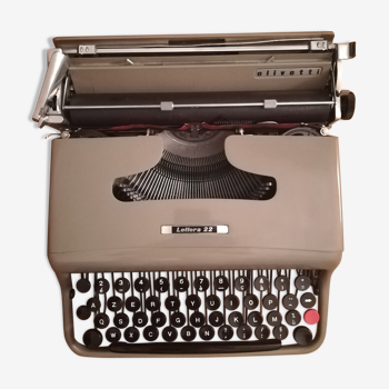 Machine à écrire Olivetti Lettera 22