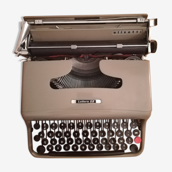 Olivetti Lettera typewriter 22