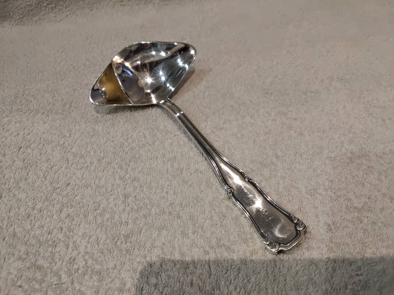 Silver-plated metal ladle for fats and lean meats, by silversmith Ercuis Valencay, 17.6cm