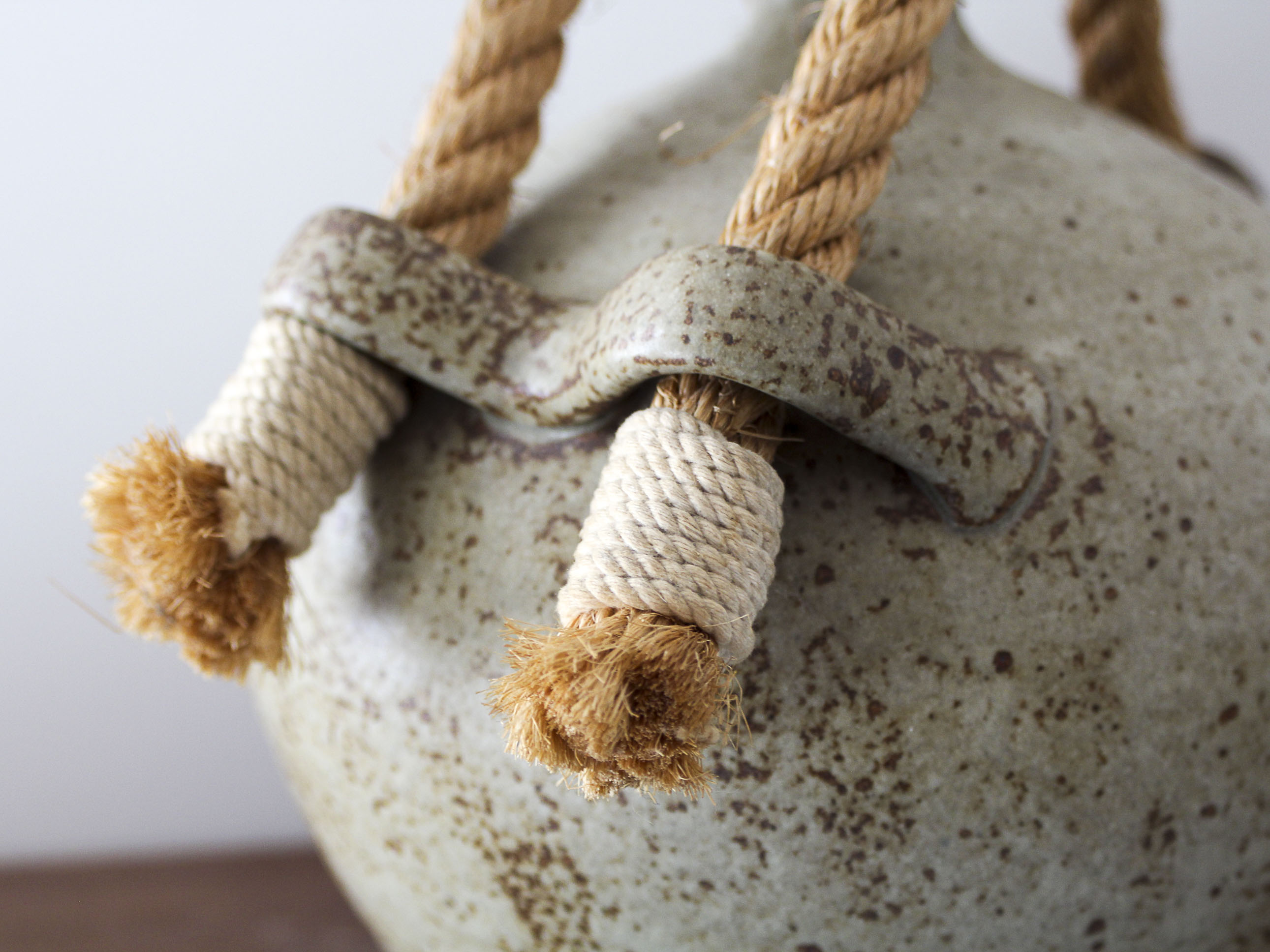 Keraluc stoneware vine