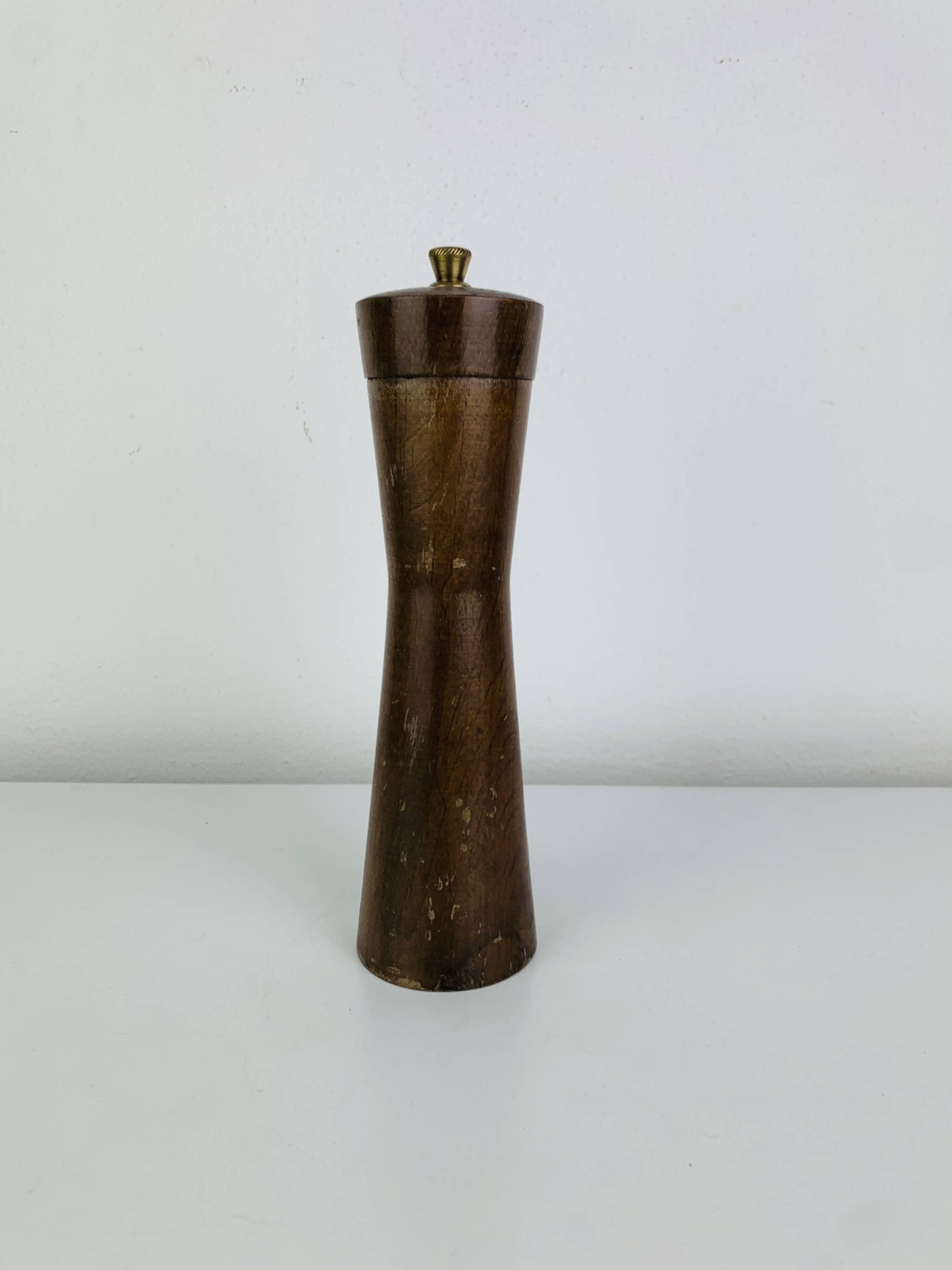 Scandinavian diabolo teak pepper mill/pepper grinder from the 1960s.