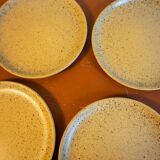 6 assiettes plates en grès clair et moucheté de style campagnard
