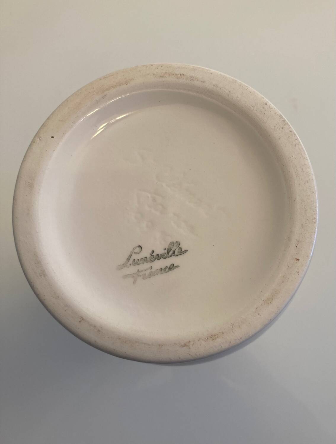 Lunéville earthenware vase from the "Blue Anemone" collection.