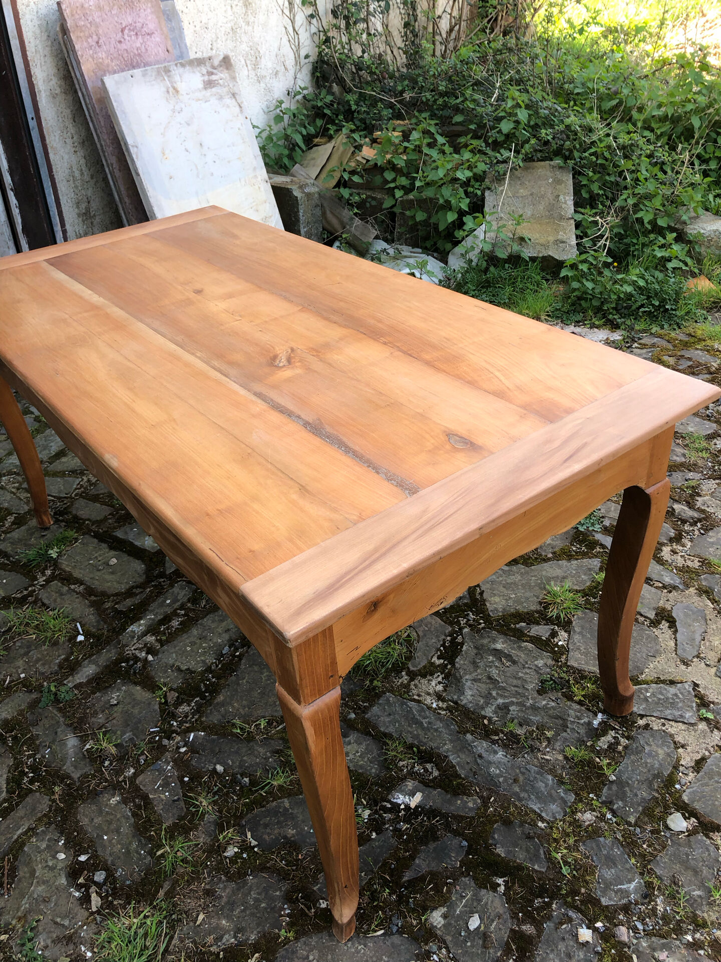 Farm table