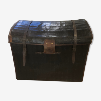 Former travel trunk signed Moynat