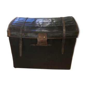 Former travel trunk signed Moynat
