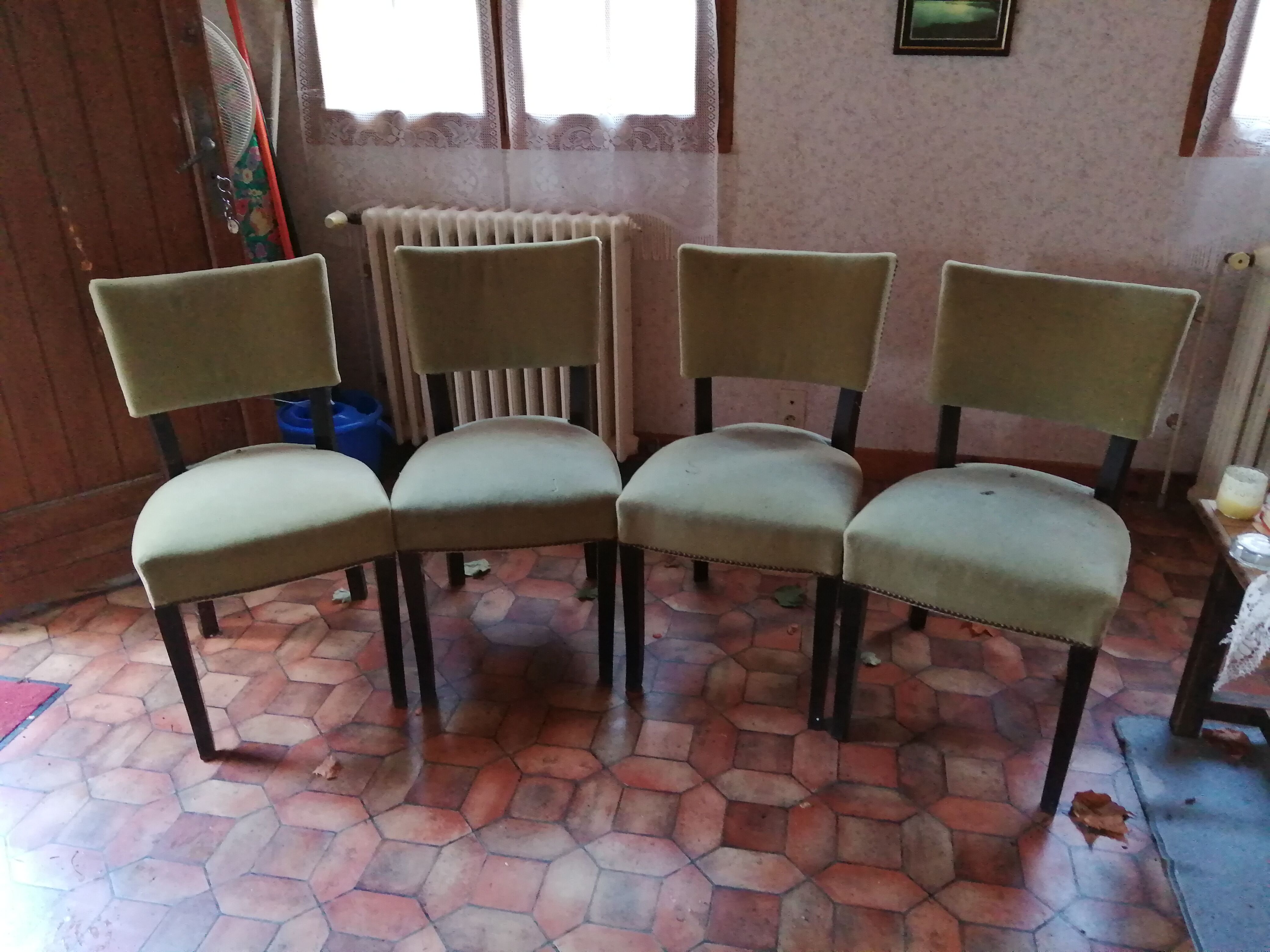 Set of 6 studded velvet chairs