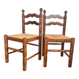 Pause de chaises brutalistes