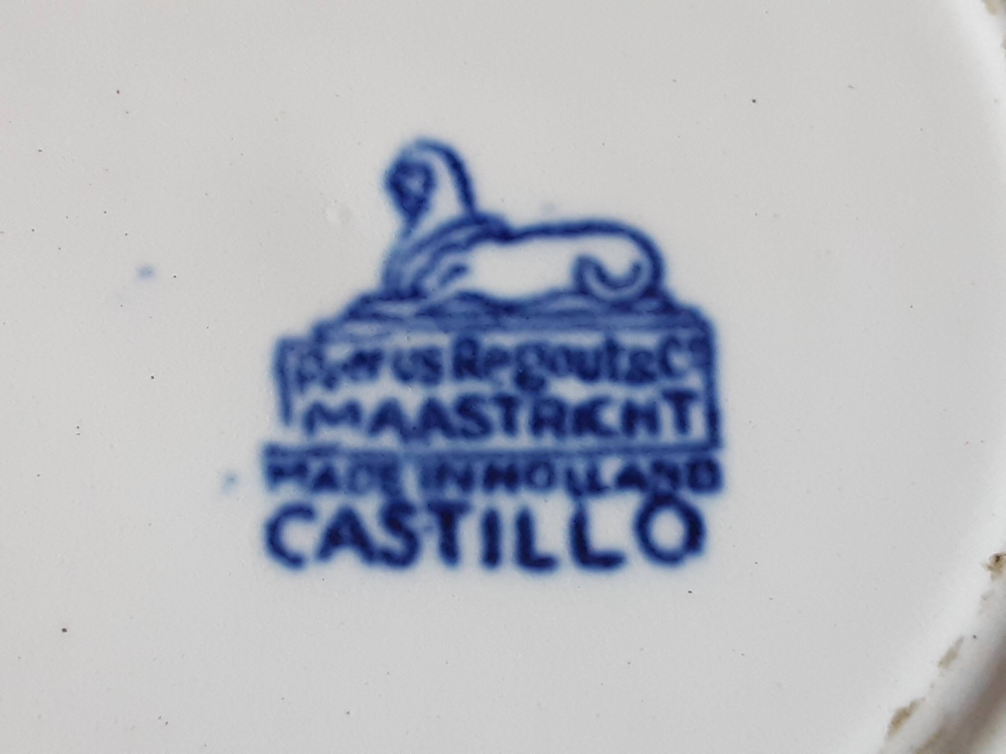 Set of 2 England cups and saucer