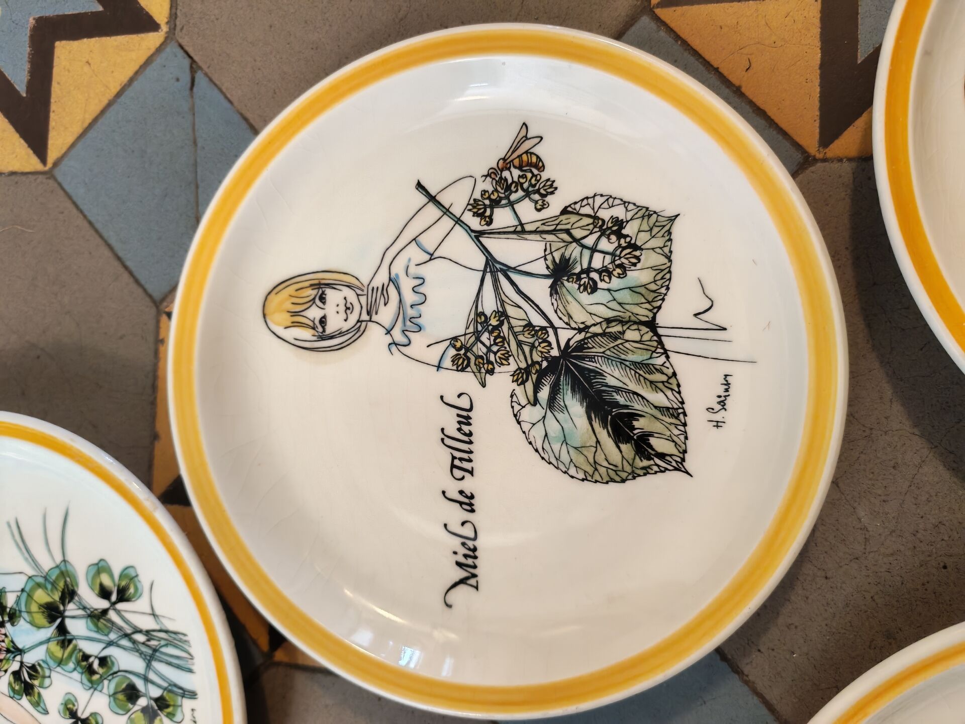 Set of 5 decorative plates Gien by Hughette Sainson