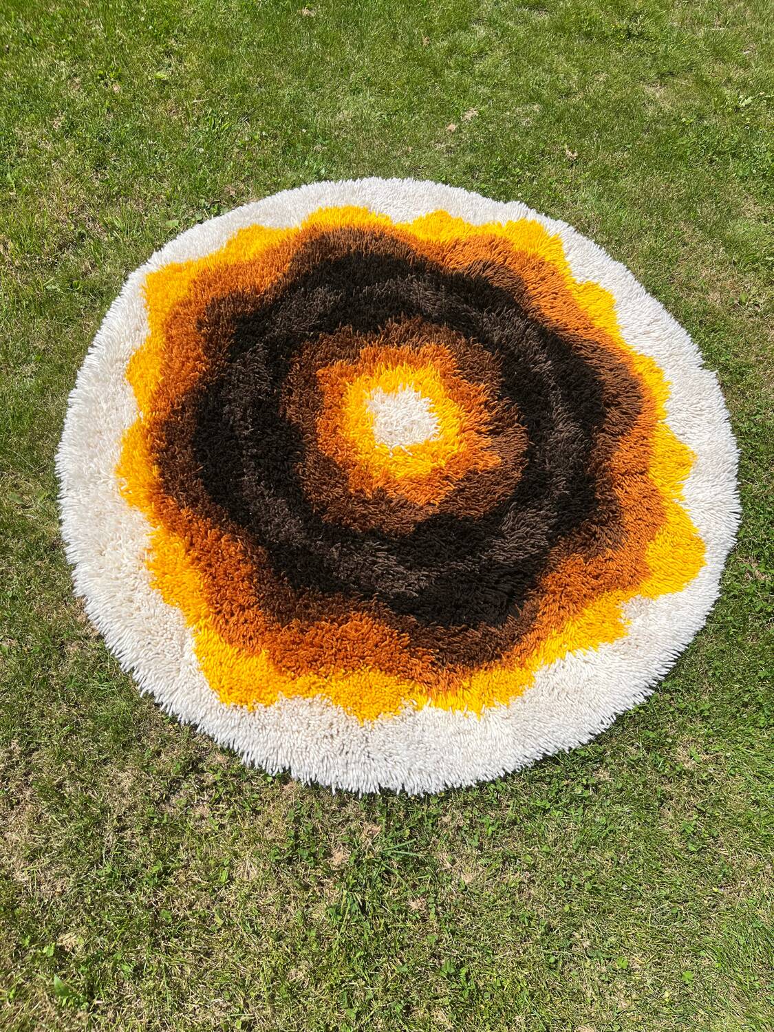Vintage round psychedelic rug