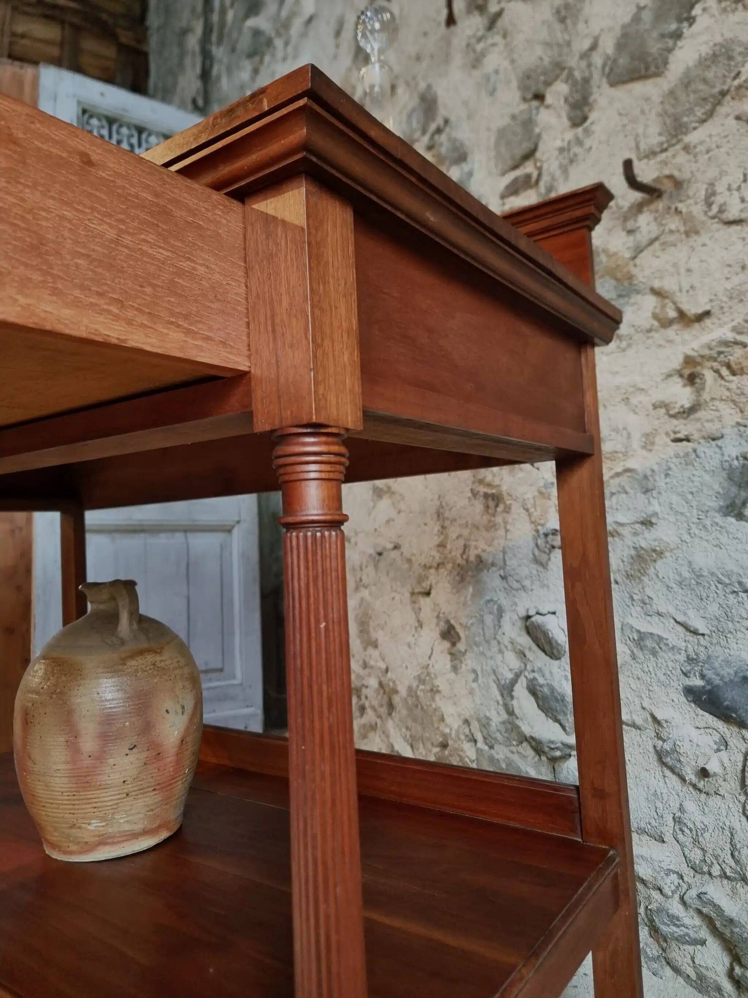 Console en acajou antique avec tiroir et étagère, table de service française, vers 1900
