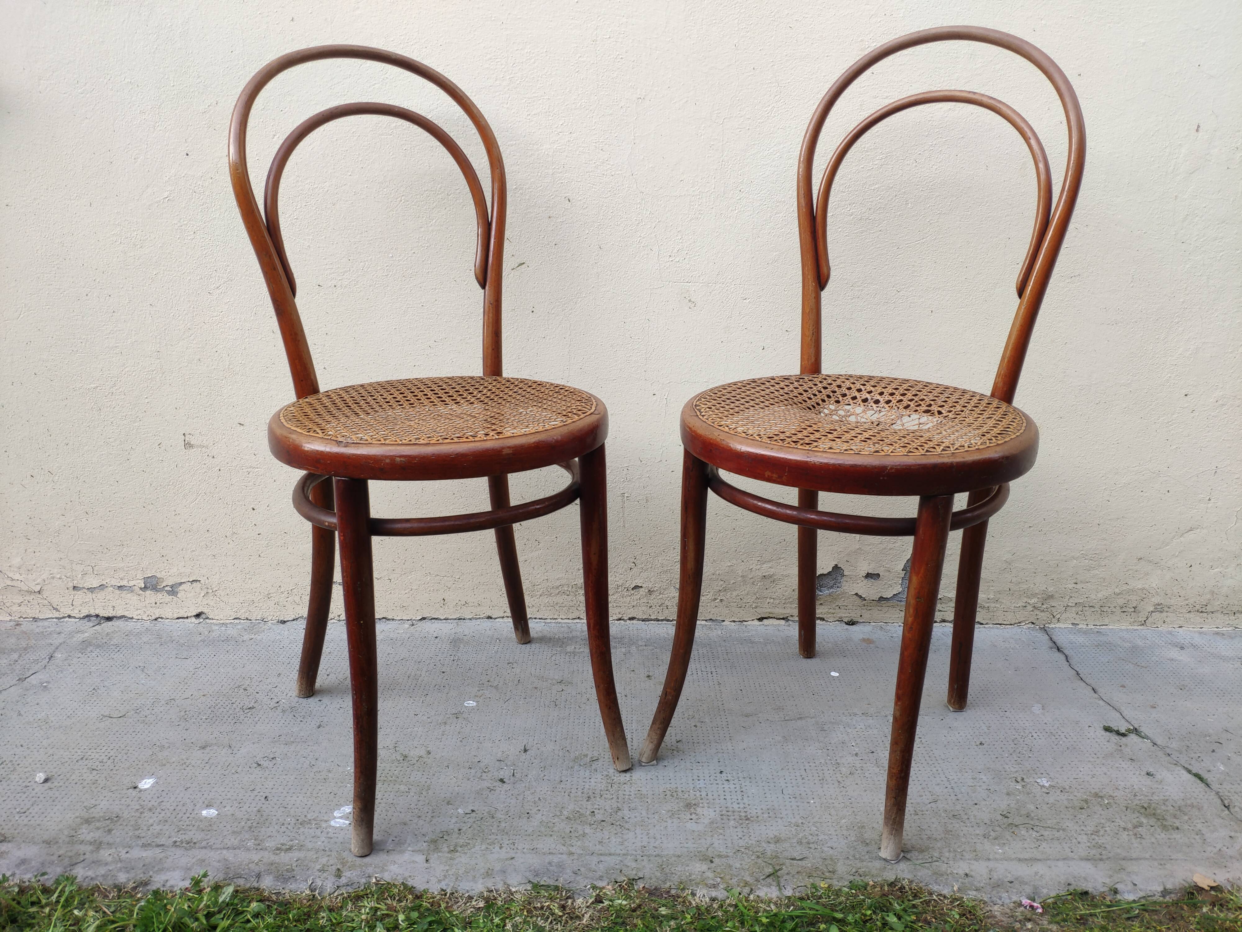 Pair of chairs Thonet n.  14 from 1861-1865, marked with a 1A label and a sun print