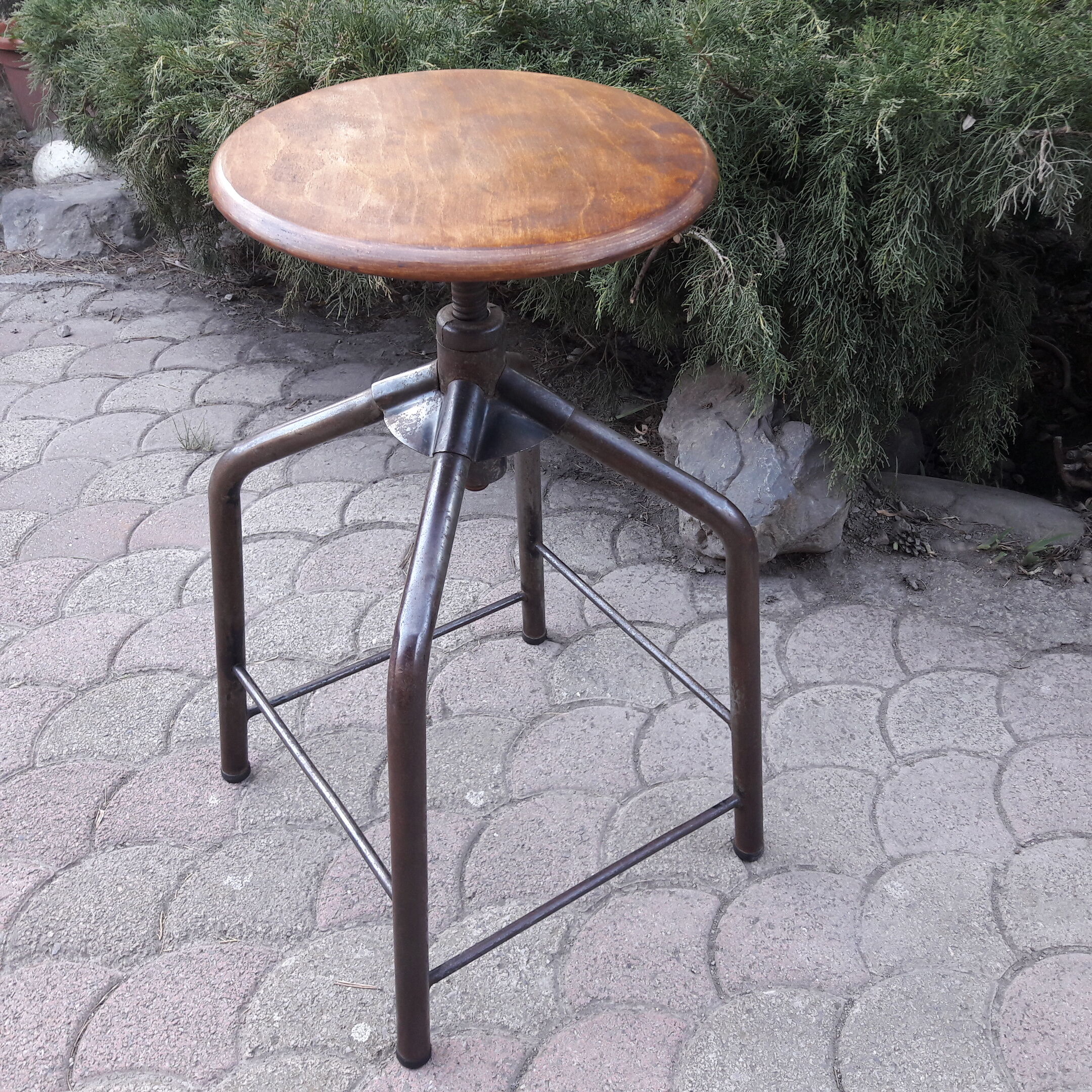 Tabouret à vis