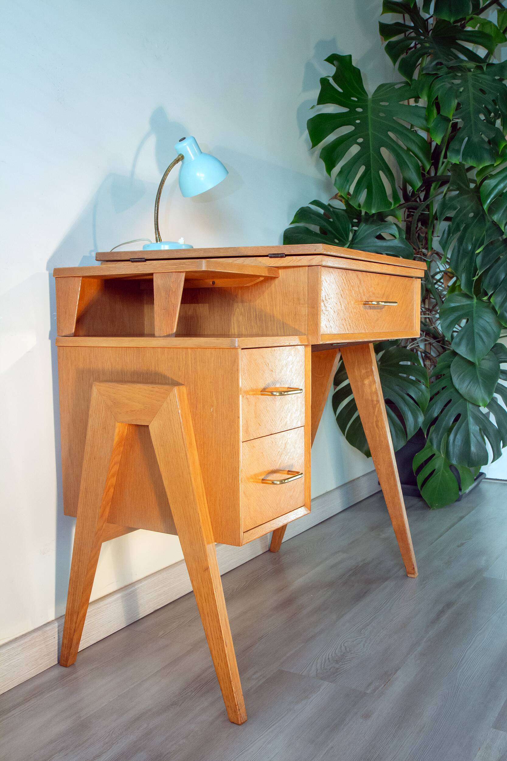SINGER desk with compass legs from the 1960s