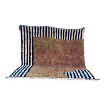 Moroccan rug from Oued Zam, handmade, traditional size 150 x 250 cm.