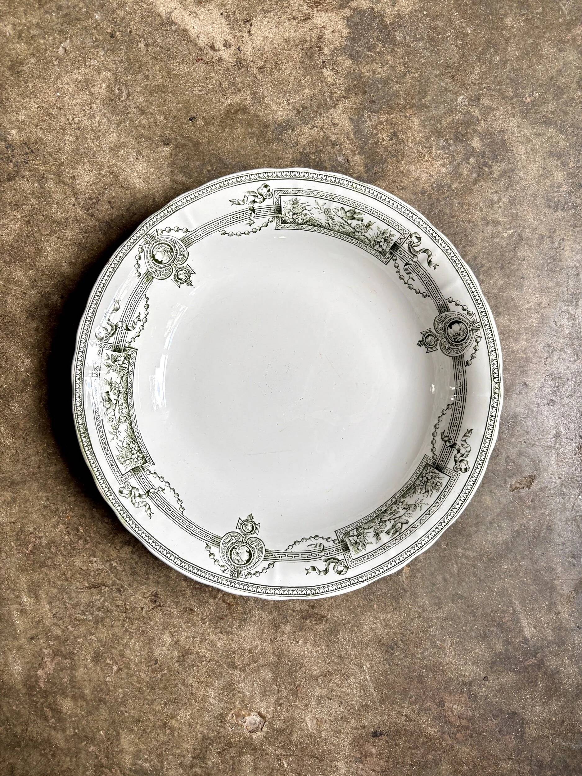 Round hollow dish in ironstone St Amand and Hamage, "Medallion" service