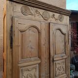 Armoire en sapin art populaire