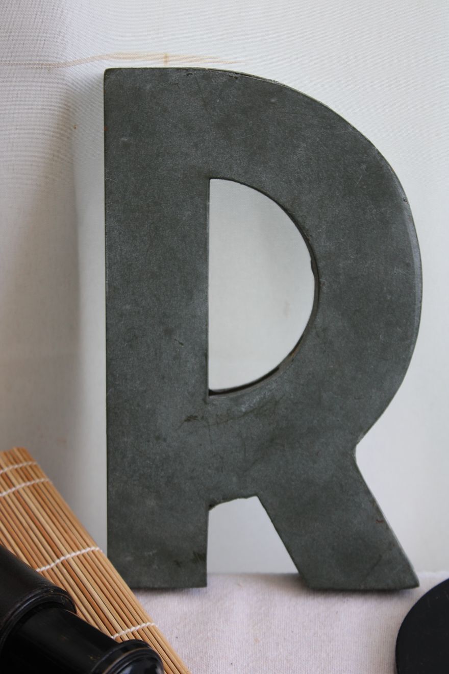 Set of 2 letters of sign