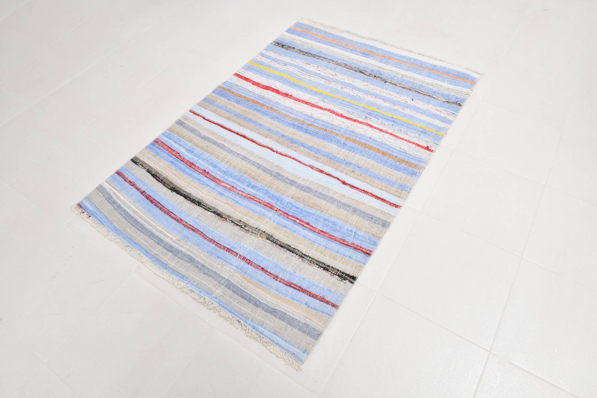 Tapis Kilim à rayures bleu clair 4x6, 117x177 cm