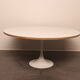 Table basse avec pied tulipe blanche - années 1960