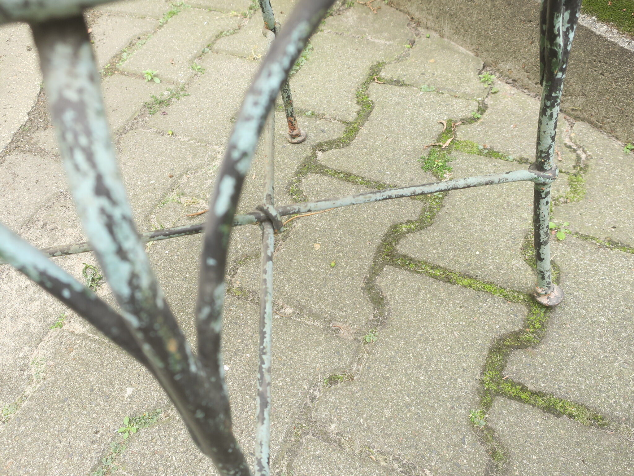 Antique wrought iron garden chairs, set of 2