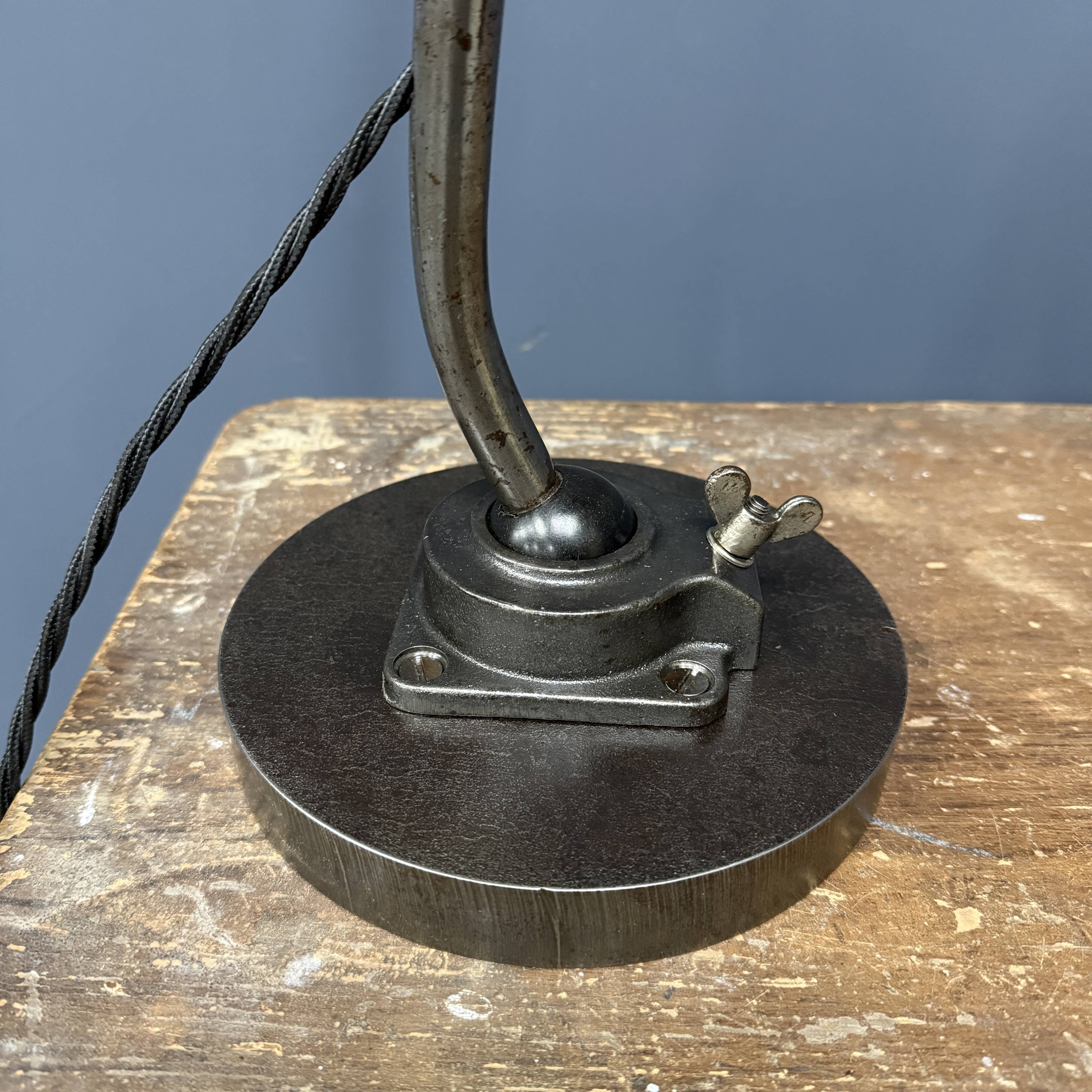 Grande lampe de table d'atelier Kandem modèle 566