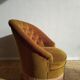 Fauteuil crapaud en velours doré