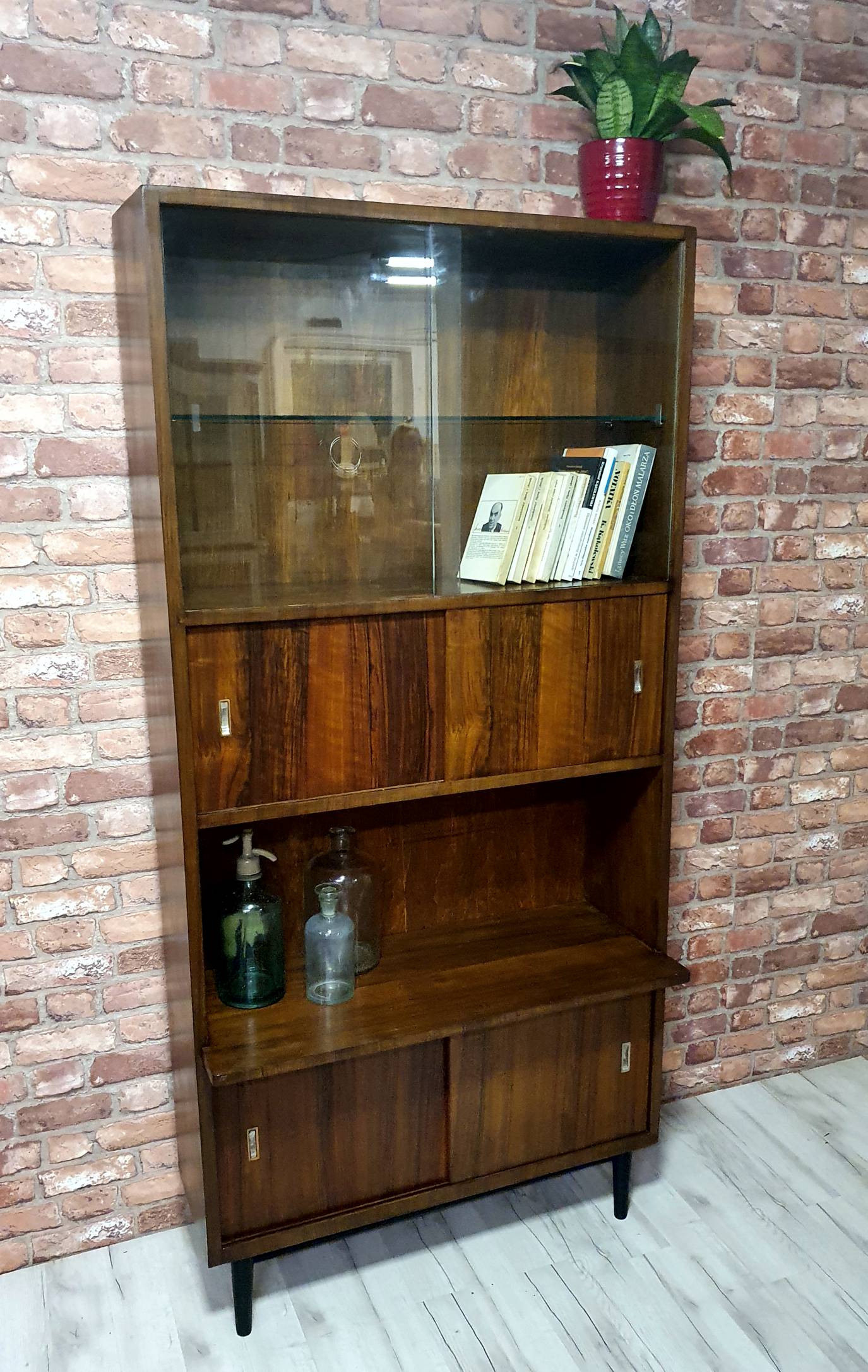 Bibliothèque rénovée vitrine années 1960 rétro vintage, Polska