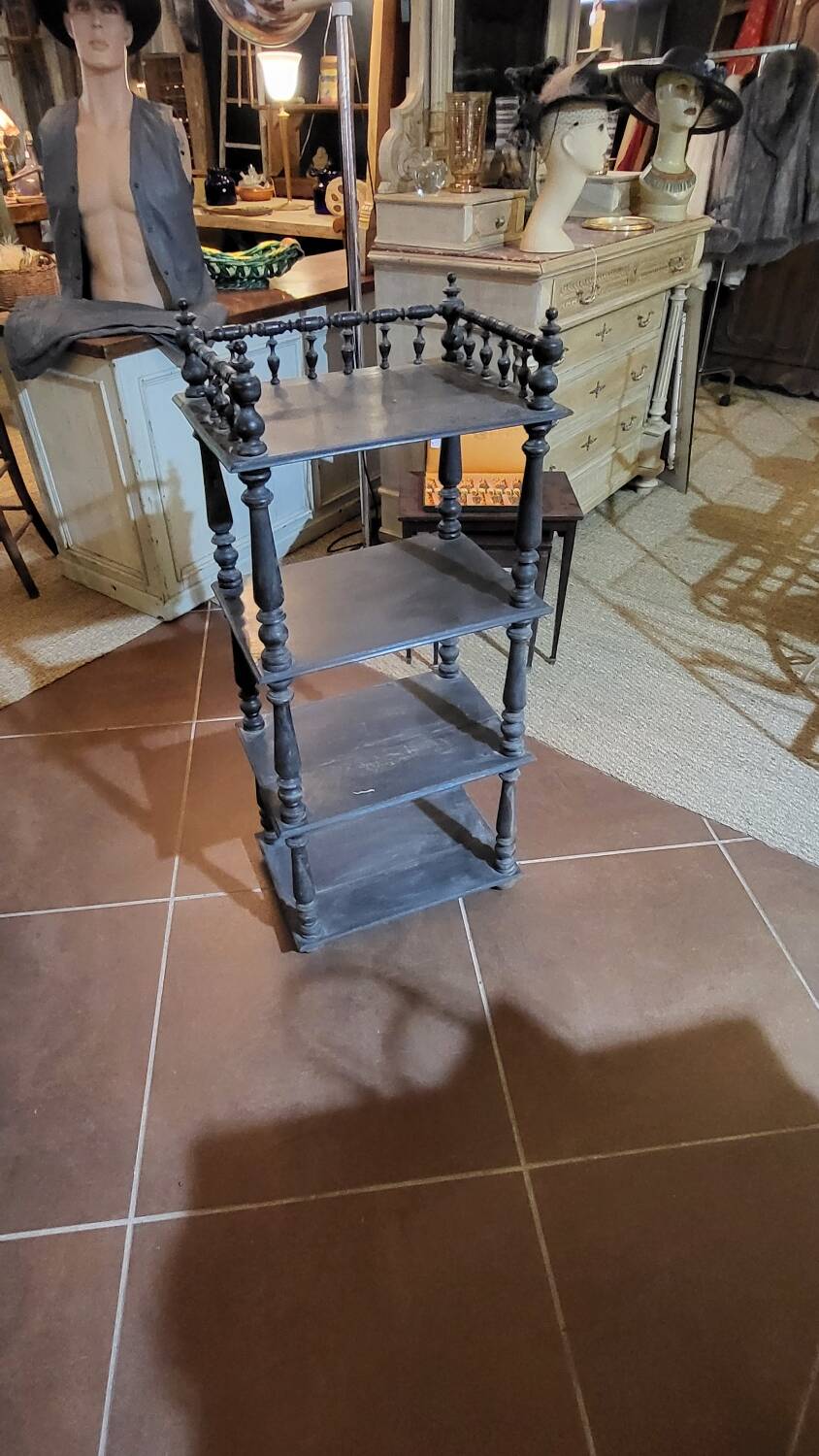 Napoleon III shelves