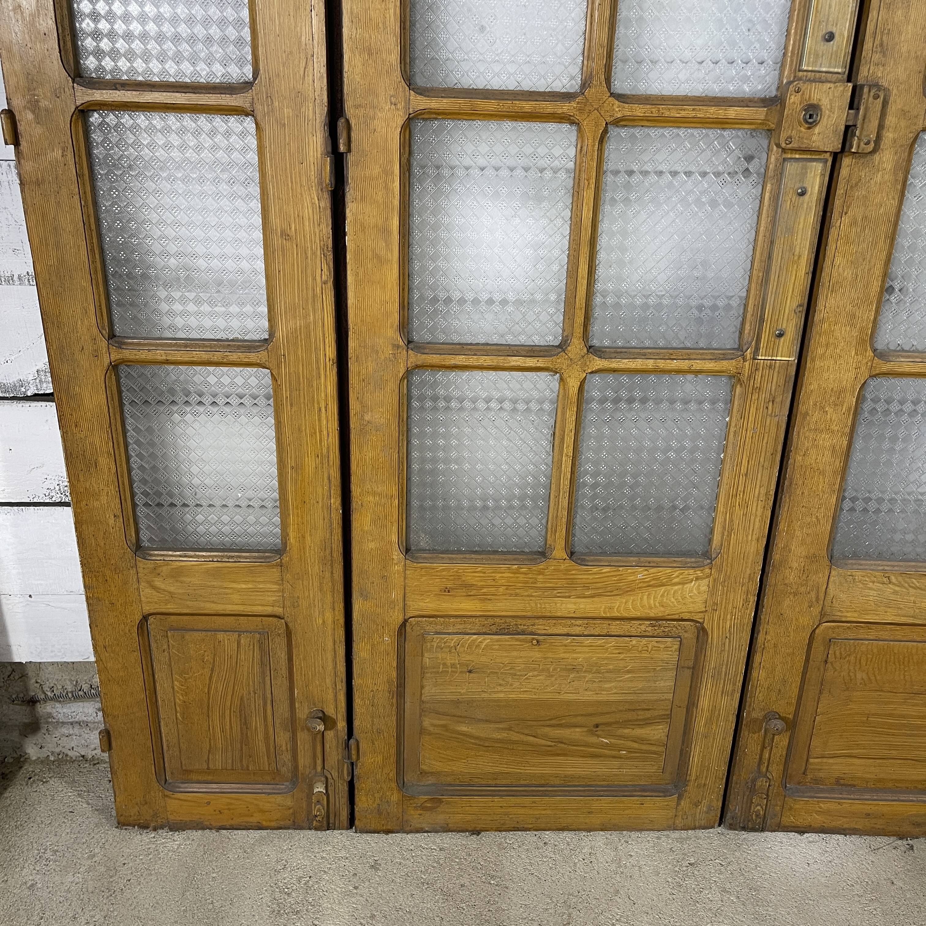 Four-leaf partition door