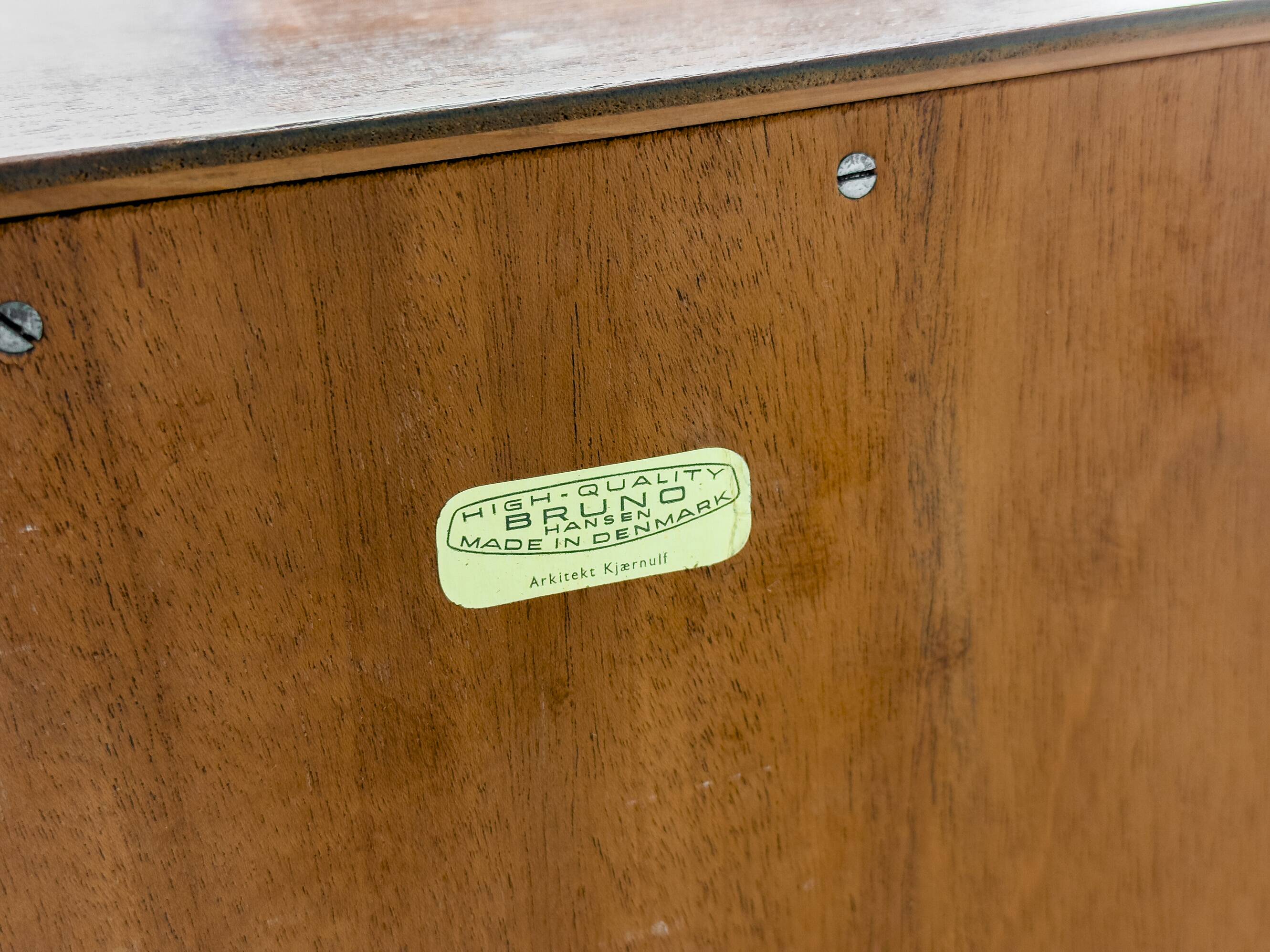 Buffet danois en teck par Henning Kjaernulf pour Bruno Hansen, années 1960