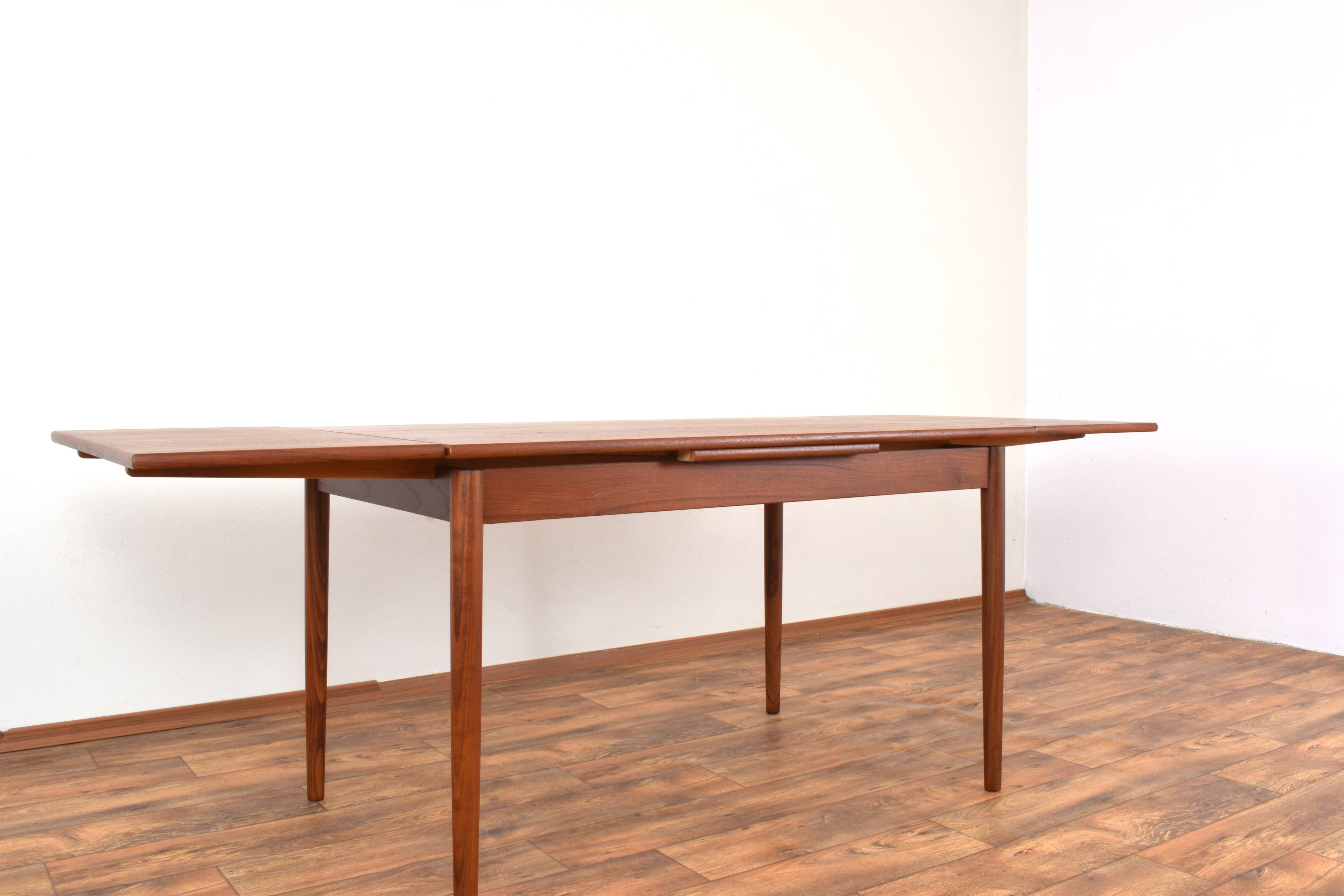 Mid-Century Danish Teak Extendable Dining Table, 1960s.