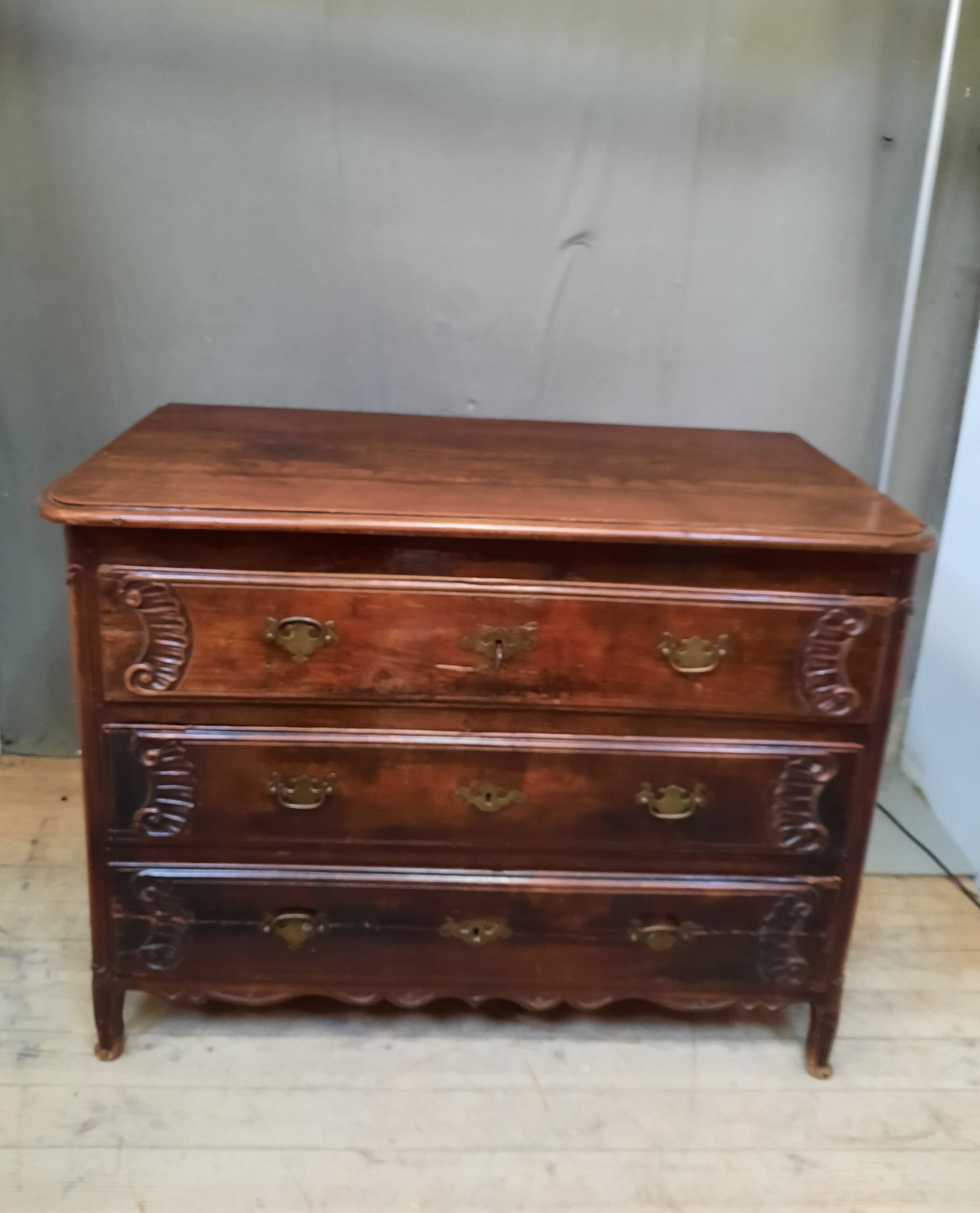 Antique oak chest of drawers